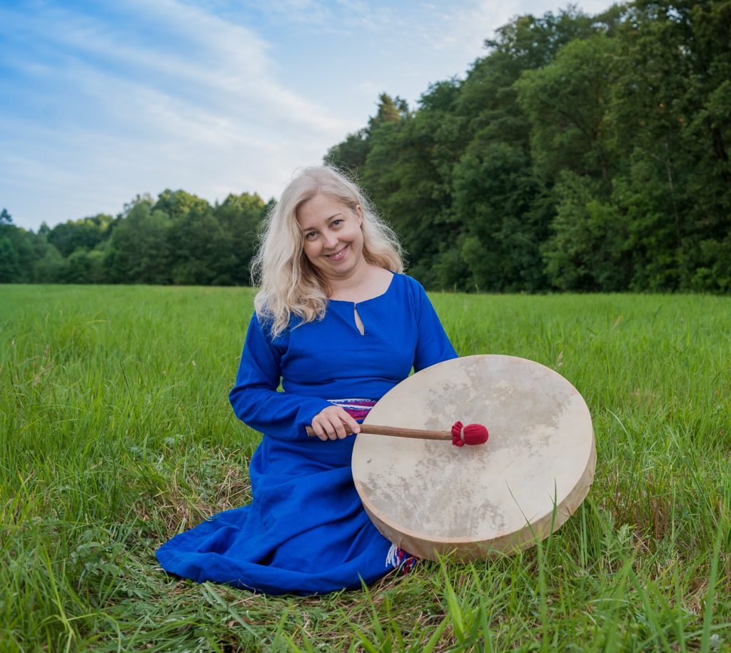 gimnastyka słowiańska, numerologia, kobiecość, kobieta, bęben,natura